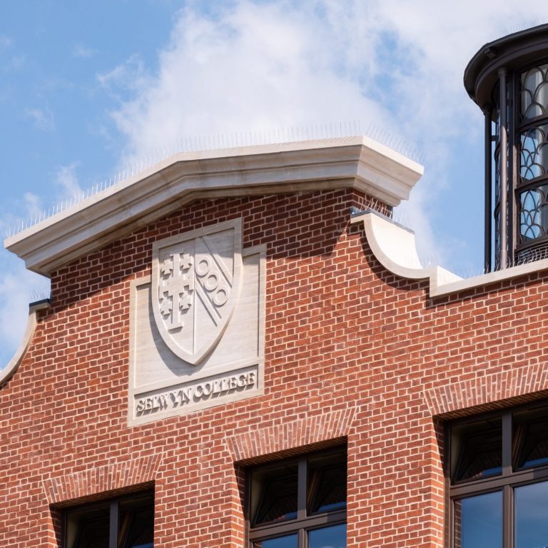 Selwyn College Crest